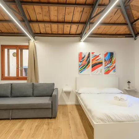 Guesthost - Piazza Della Frutta Apartman *