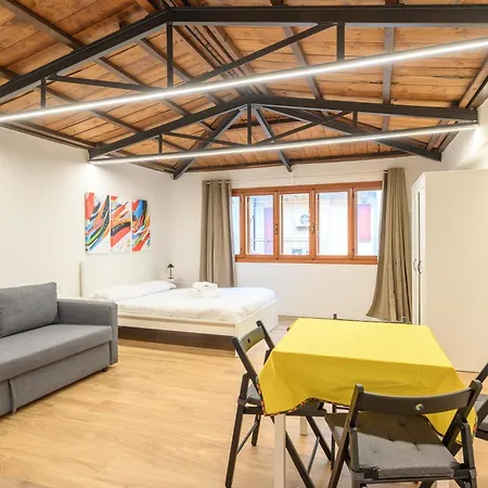 Guesthost - Piazza Della Frutta