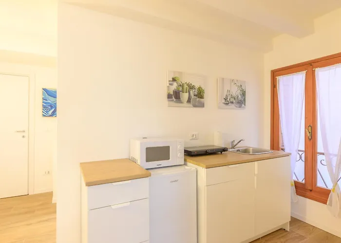 Guesthost - Piazza Della Frutta Διαμέρισμα *