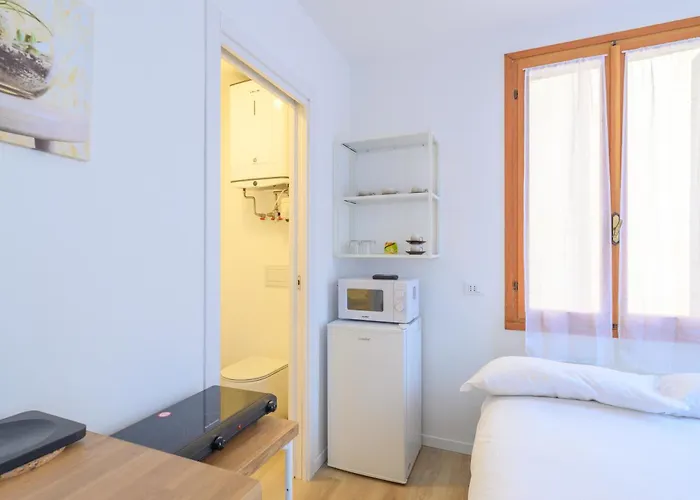 Guesthost - Piazza Della Frutta *