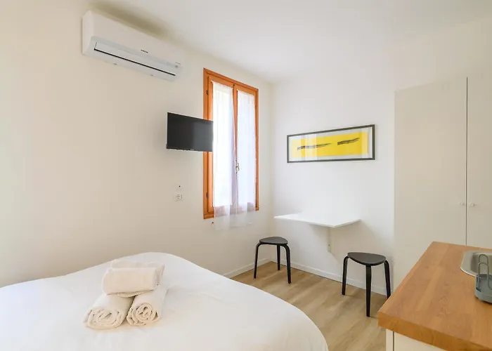 Guesthost - Piazza Della Frutta