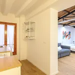 Guesthost - Piazza Della Frutta Apartamento *