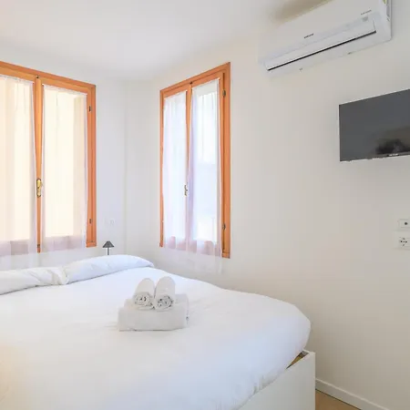 Apartment Guesthost - Piazza Della Frutta