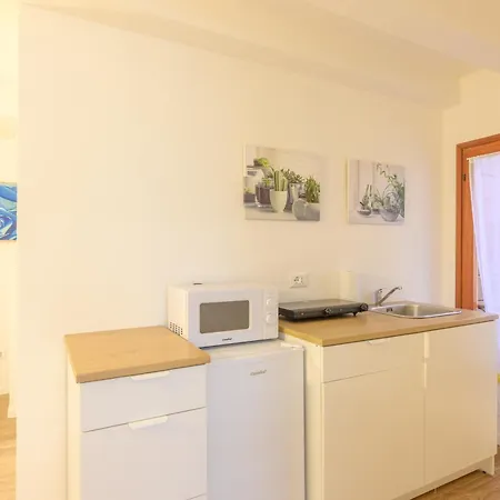 Guesthost - Piazza Della Frutta Apartamento *