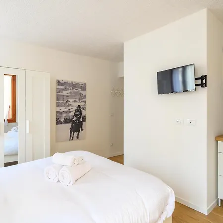 Guesthost - Piazza Della Frutta Apartment