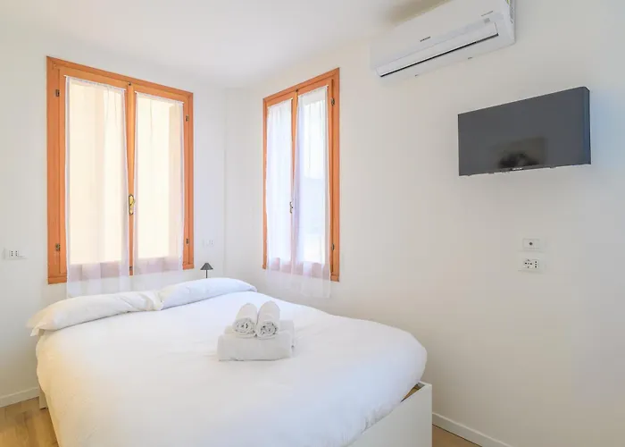 Apartment Guesthost - Piazza Della Frutta