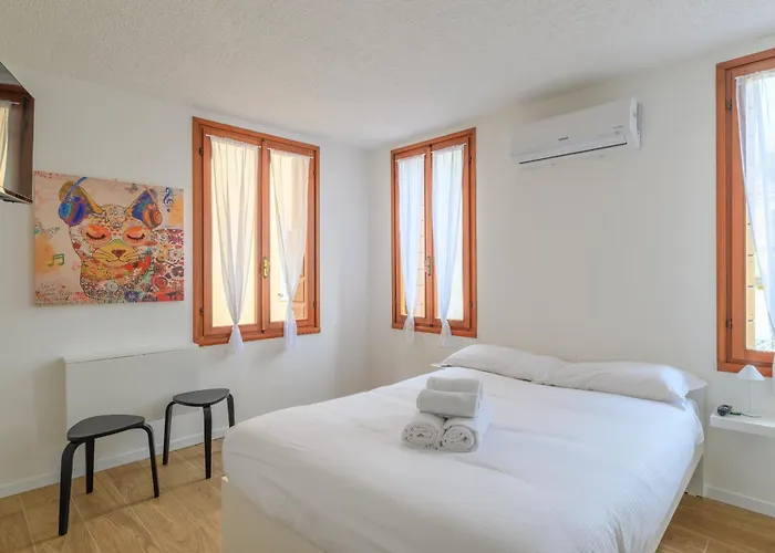 Apartment Guesthost - Piazza Della Frutta Padova