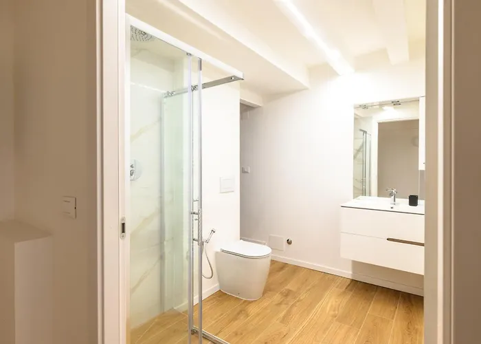 Guesthost - Piazza Della Frutta Apartment